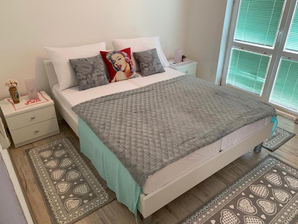 Apartment Ana Рогозница Екстериор снимка